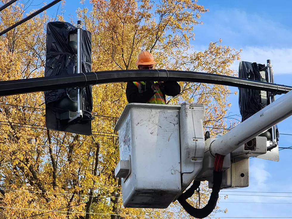 New traffic signals at Watson Boulevard and Hayes Avenue remained covered on November 7, 2025. (Photo: Bob Joseph/WNBF News)