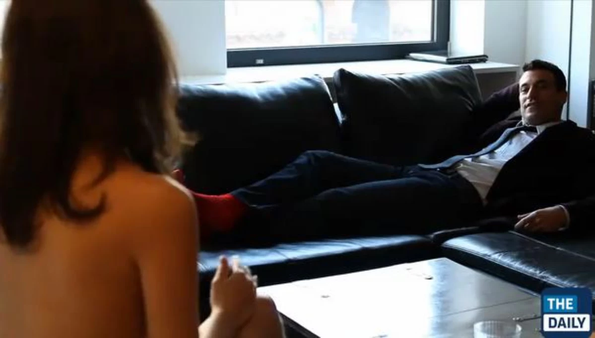 Sarah White Naked Therapist Videos - Naked Therapist' Conducts Her Sessions in The Buff [VIDEO]