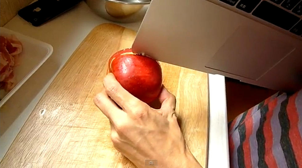 Apple’s MacBook Air Can Slice Apples? [VIDEO]