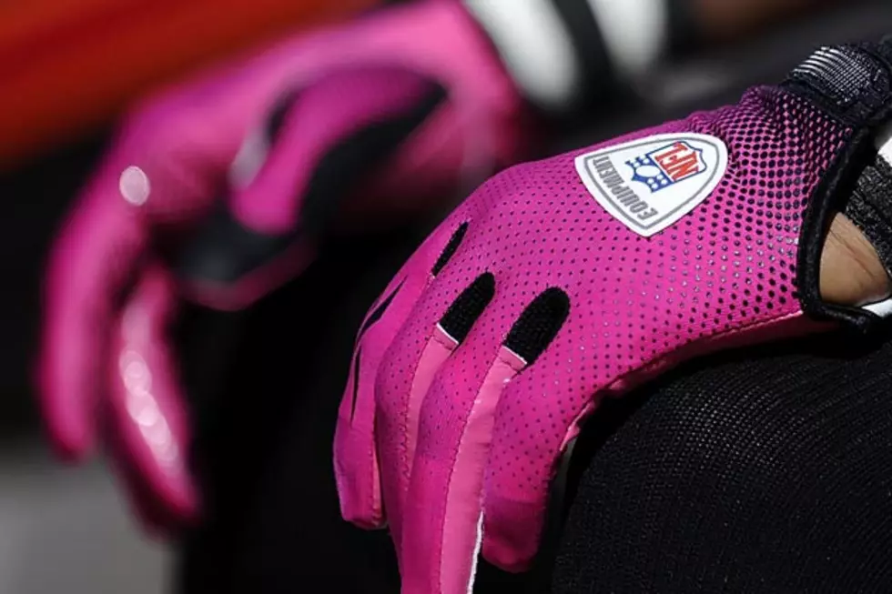 High Schooler Banned From Wearing Pink Gloves to Support Mom&#8217;s Fight Against Breast Cancer
