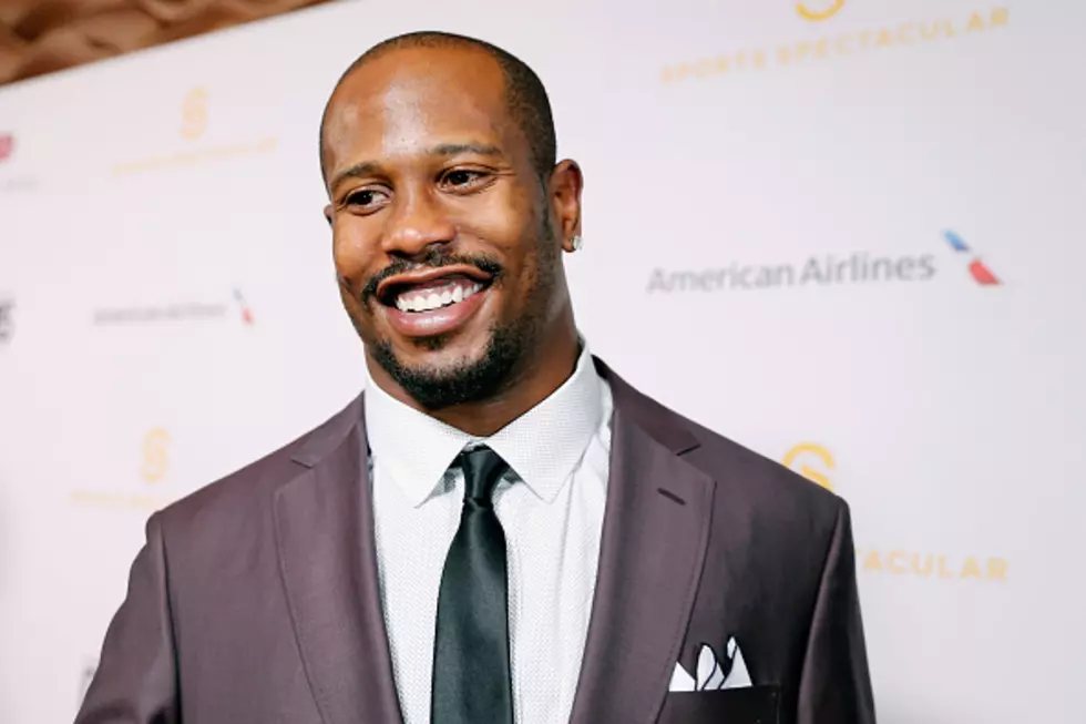 Von Miller Poses Nude with Cowboy Hat For ESPN’s Body Issue [VIDEO]