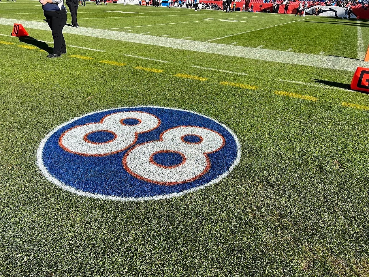 When the Broncos honored Demaryius Thomas with 10 men on field to star, demaryiusthomas