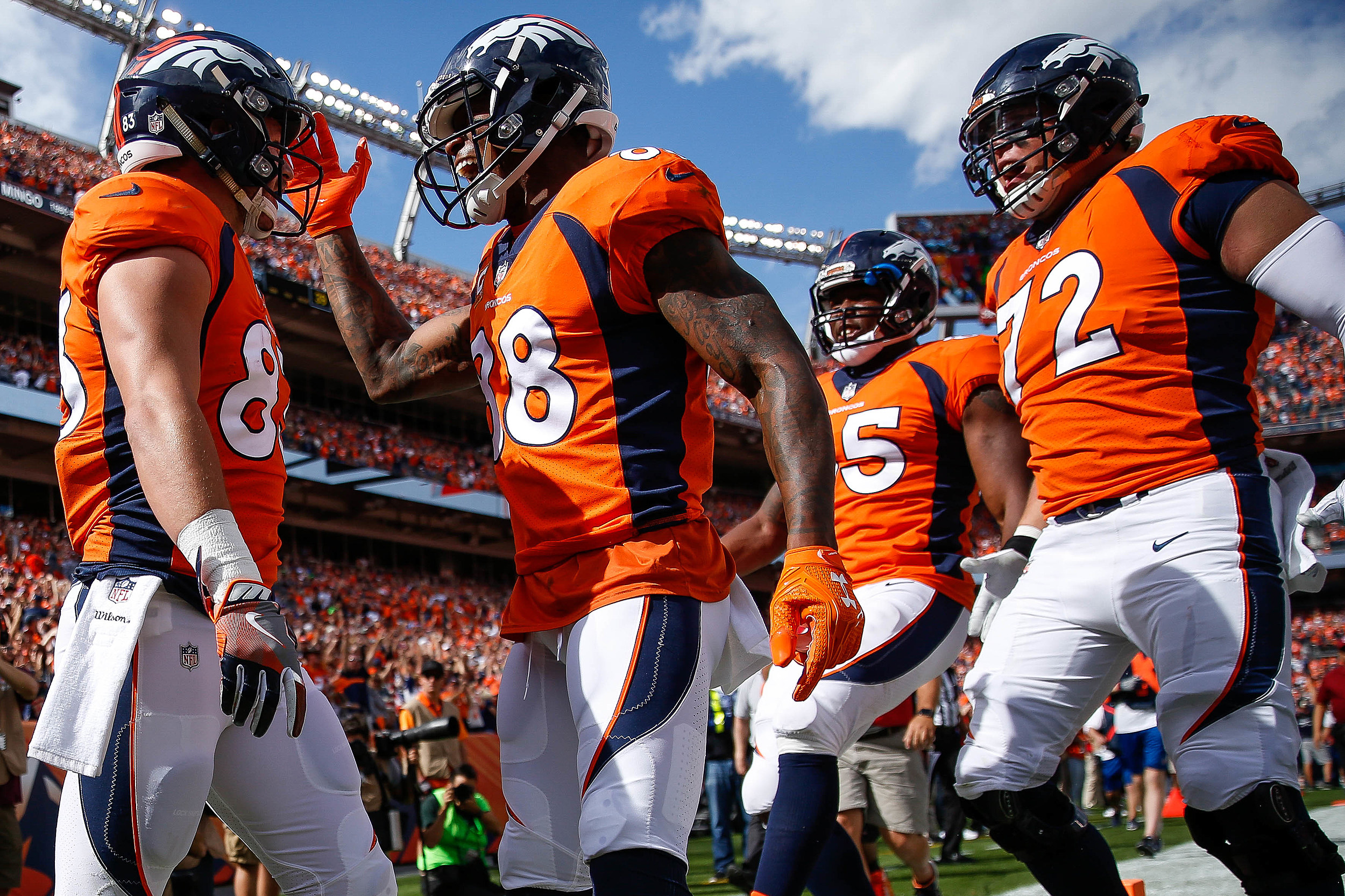 Von Miller honors the late Demaryius Thomas ahead of Rams playoff