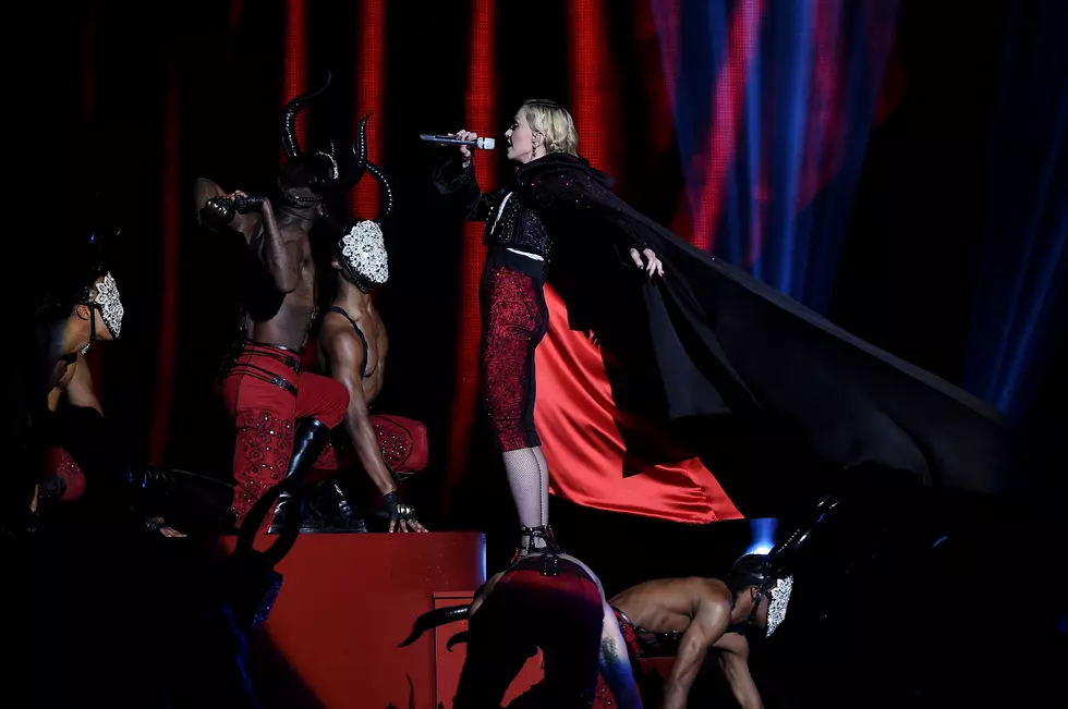 Madonna Falls Off Stage at The Brit Awards 2015 [VIDEO]