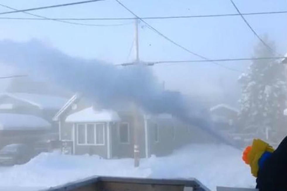 Boiling Water, A Squirt Gun, and Extreme Cold [VIDEO]