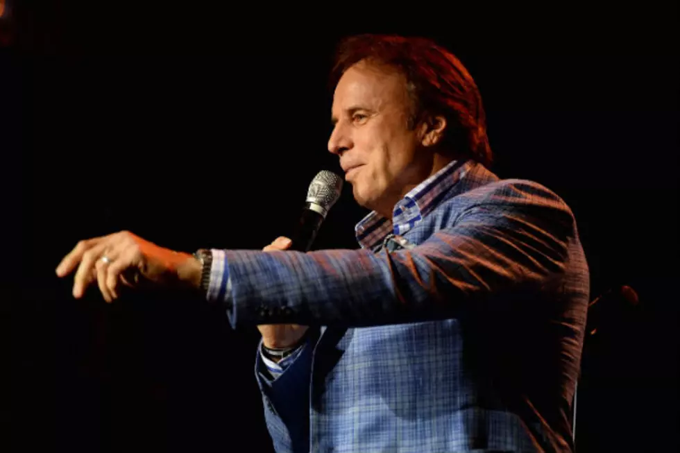Kevin Nealon Discusses Show at Belle Mehus, Being ‘Whelmed’, and His Red Wine Crowd [AUDIO]