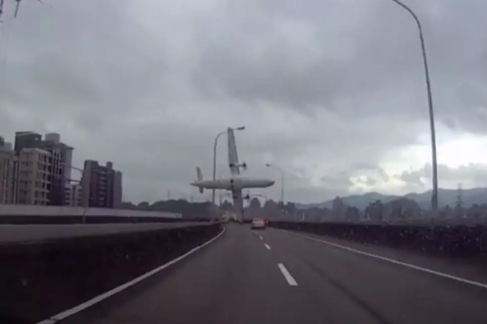 DashCam Catches TransAsia Airways Plane Clipping Bridge [VIDEO]