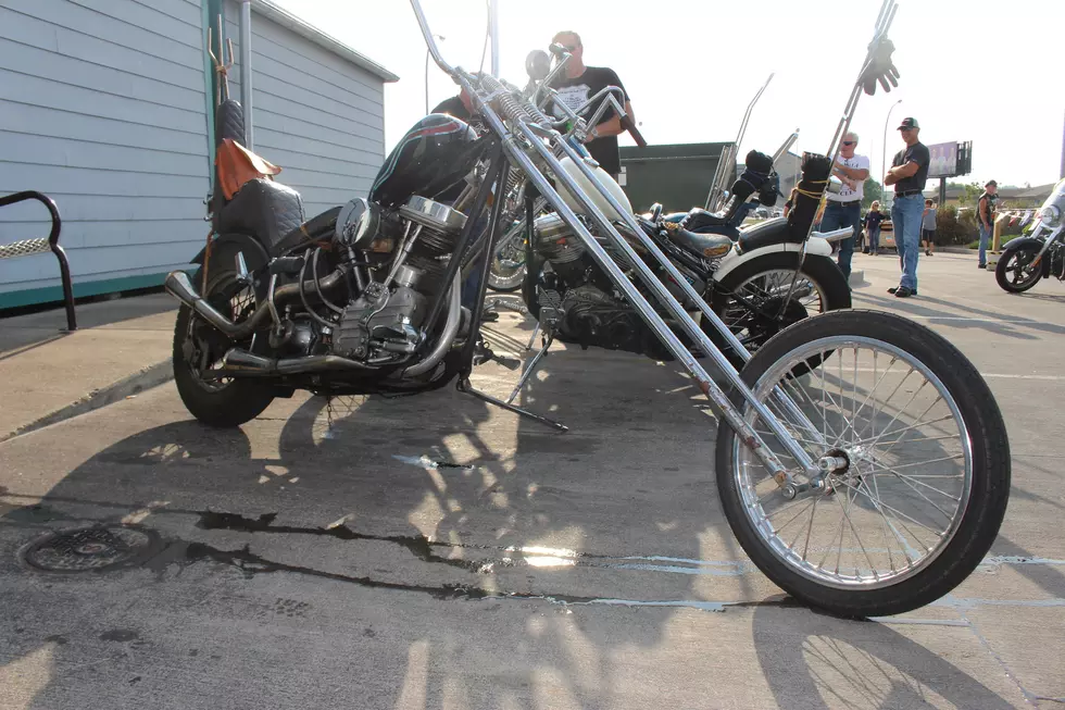 Perfect Weather Brought Hundreds of Bikes to Sickies Garage for Bike Night
