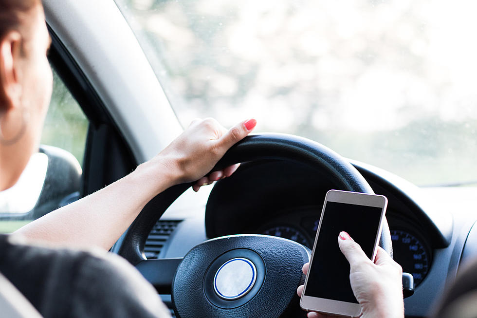 In ND-Is It Illegal To Look At Your Cell Phone At A Stoplight?