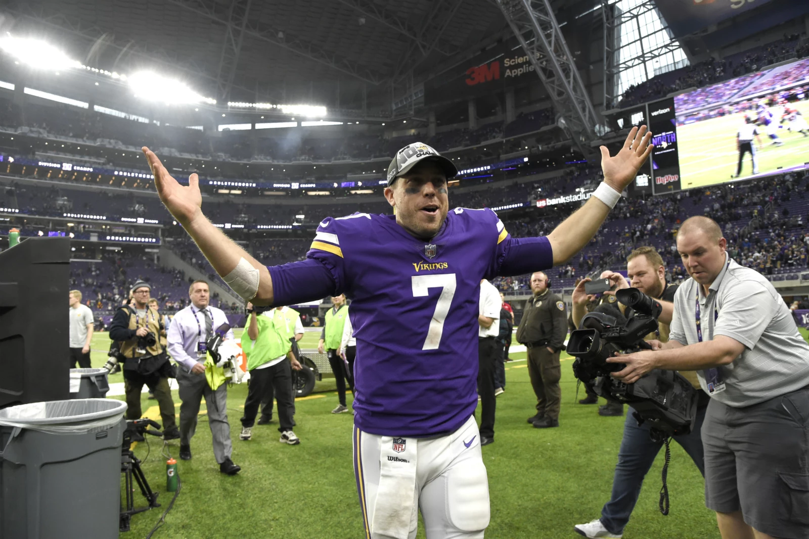 Inside the Vikings Locker Room with Rob Meltzer