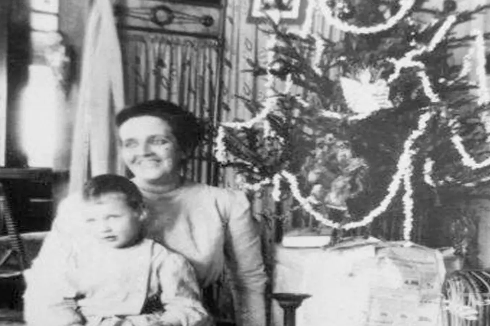 These 10 Old Timey North Dakota Christmas Photos Will Make You Feel Every Emotion