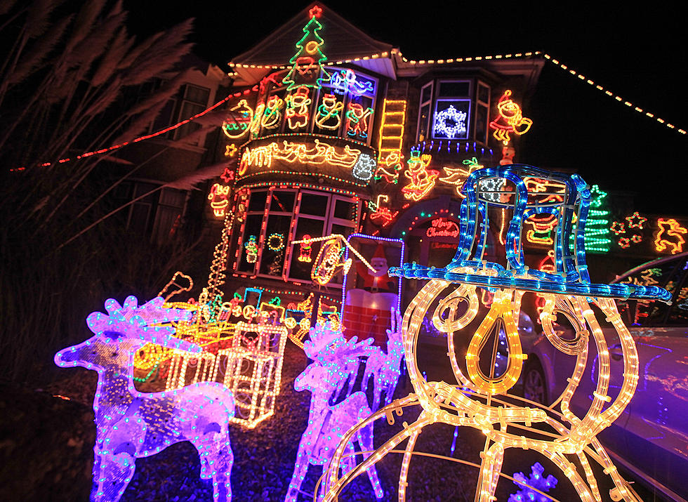 LOOK These Are BisMan's Most Stunning Holiday Light Displays