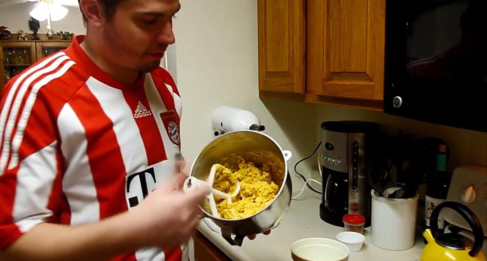 Joey Dee Cooks – The Best Cheese Crackers Ever! [VIDEO]