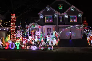 Bismarck Locals Weigh In on the Great Christmas Decorating Debate
