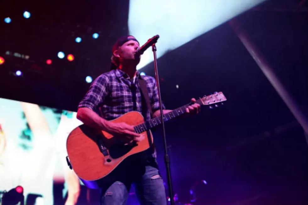 Dierks Bentley; Jumps into Lake and Snippets from Capital One Bowl Performance [VIDEO]