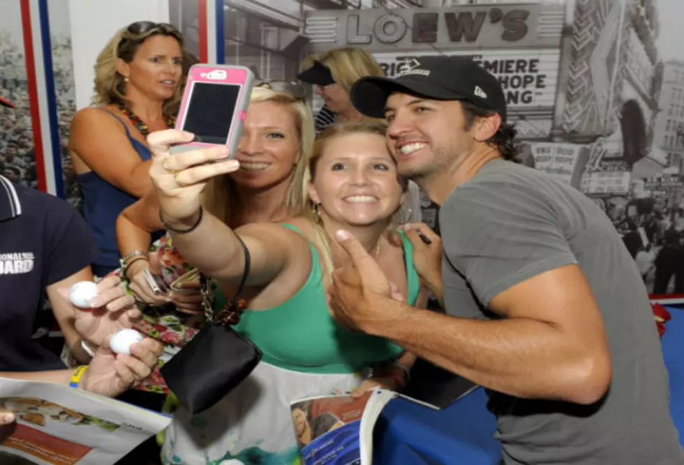 LUKE BRYAN WEEK Kicked off, Go Behind the Scene of That&#8217;s My Kind of Night Tour [VIDEO]