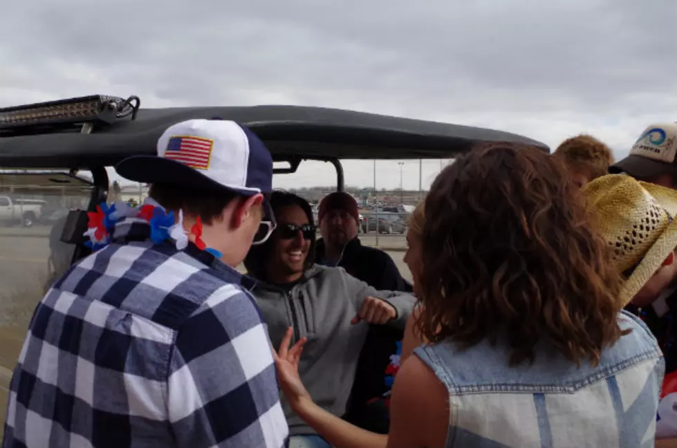 Jake Owen Surprises Fans in Parking Lot Before Bismarck Concert [PHOTOS, VIDEO]