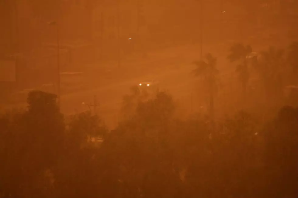 Dust Storm Rolls Over Phoenix, Flights Grounded