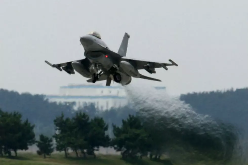 F-16 Jets Flies Close to People&#8217;s Heads at Air Show [VIDEO]