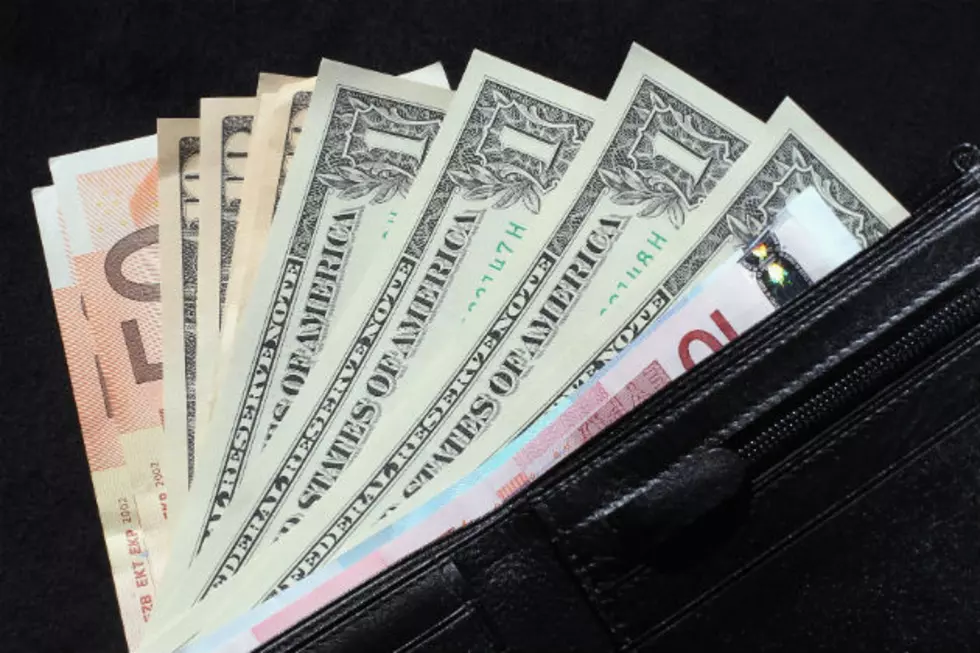 Single Mom in Fargo Returns Wallet with $1,000