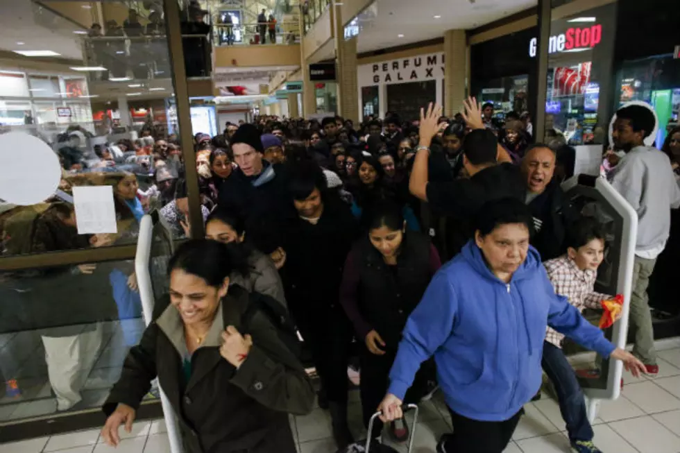 Black Friday 2014 Madness And Craziness From Around The World [VIDEO]