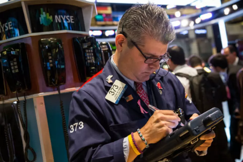 Stocks Sluggish as Shutdown Starts Third Day