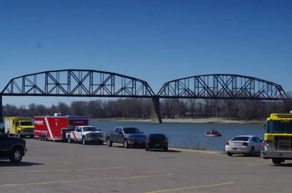 [UPDATED] Burleigh County Dive Team Works to Pull Stolen Truck From Missouri River [PHOTOS]