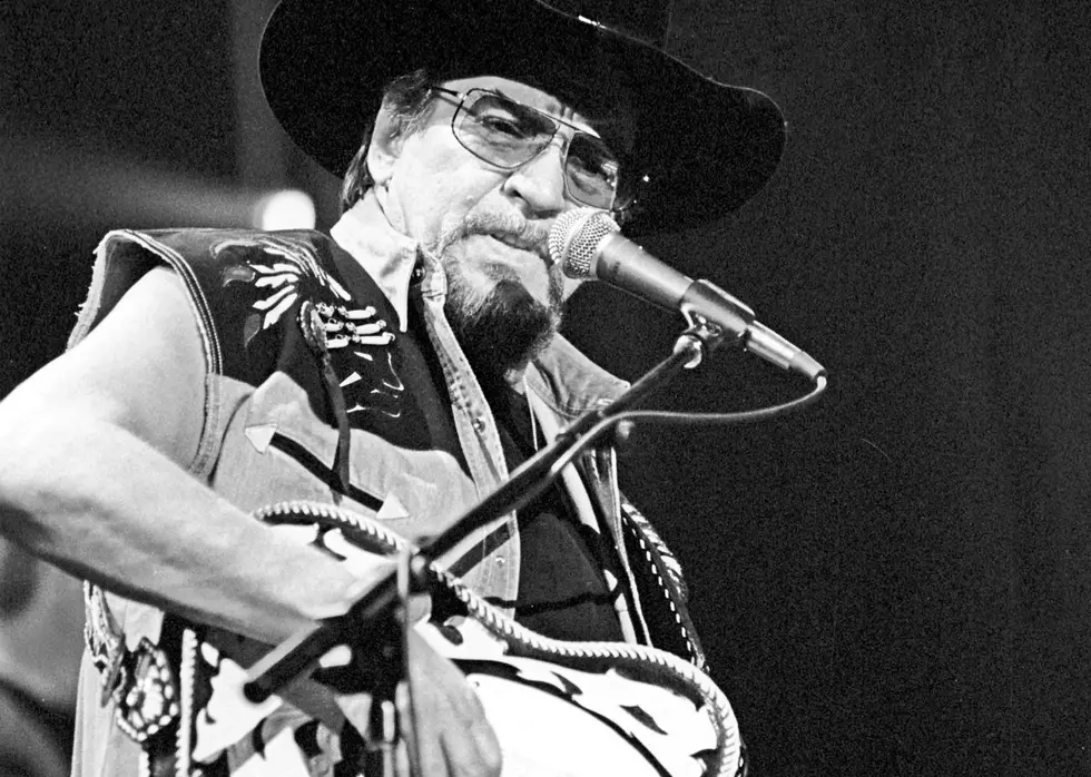 You Can Make Your Guitar Look Like Waylon Jennings&#8217;