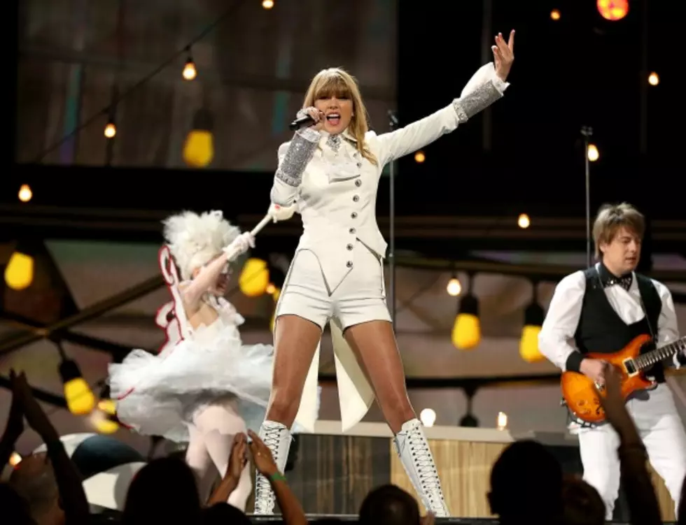 Taylor Swift &#8212; Country Star or Pop Star?