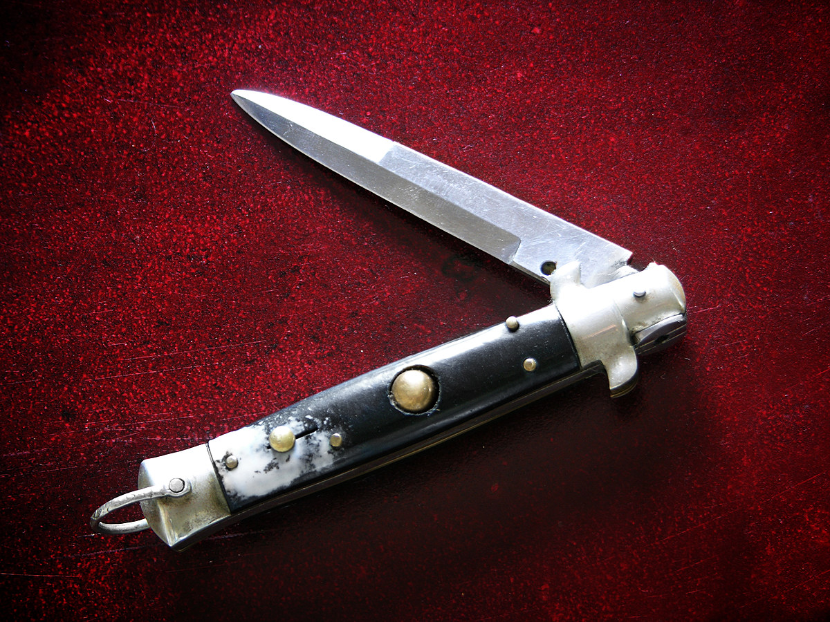 Switchblade перевод. Switchblade 300. Switchblade 600. Switchblade нож. Самые опасные выкидные ножи.
