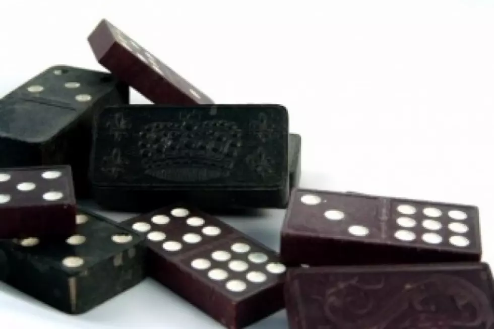 These Incredible Domino Tricks are Absolutely Mesmerizing [VIDEO]