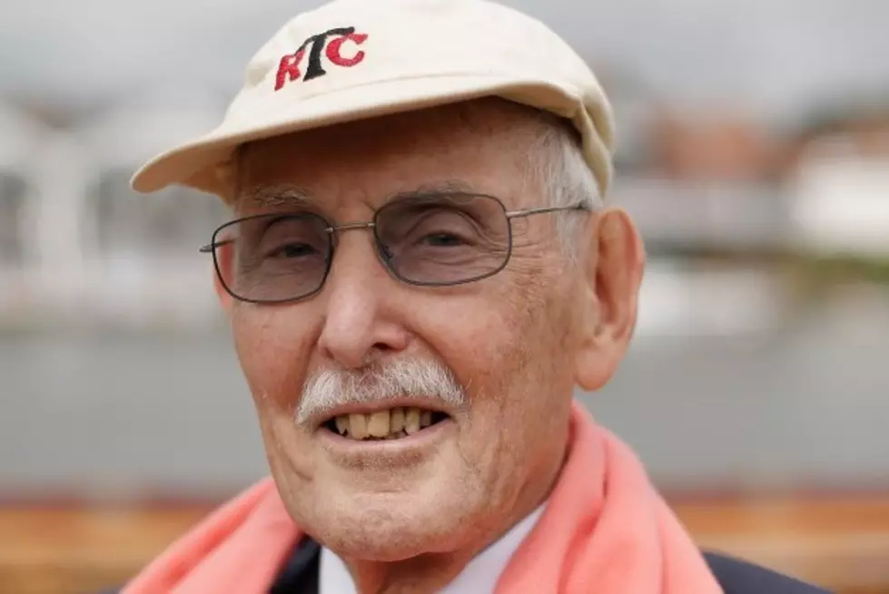 95-Year-Old Man Breaks 200 Meter Sprint Record [VIDEO]