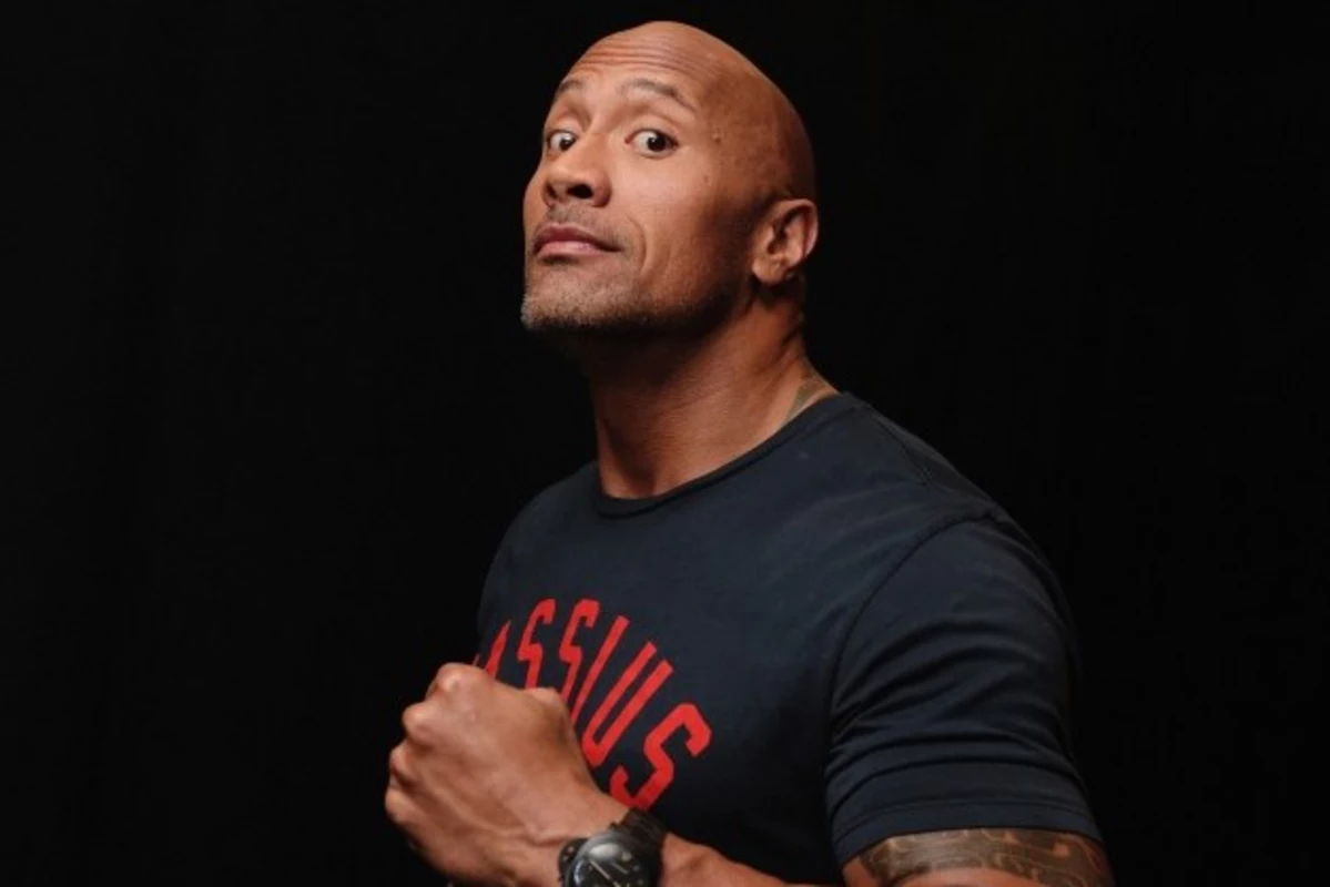 Dwayne Johnson Dislocates His Finger and Laughs About It