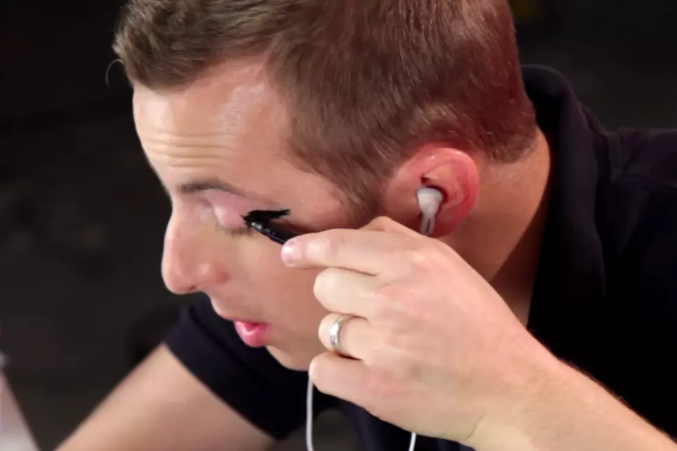 Watch These Guys Try Putting On Makeup [VIDEO]