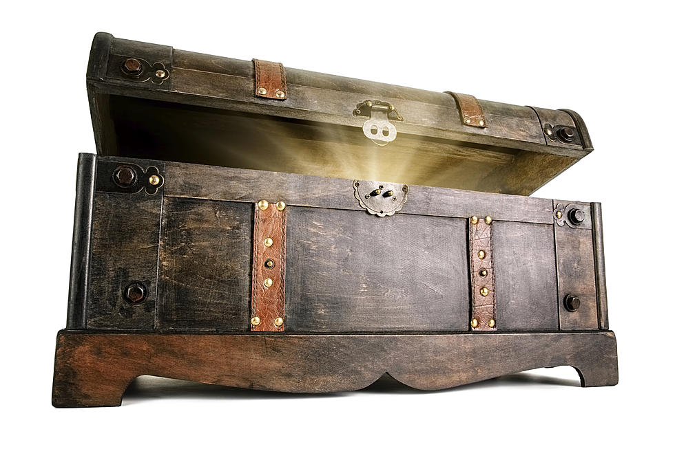 Man Finds Over $1 M in Hidden Treasure Chest in Rocky Mountains