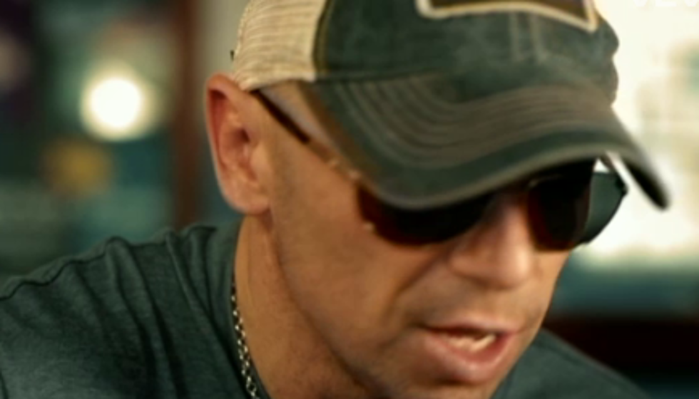 Kenny Chesney Debuts New Video For “When I See This Bar” On USA Today