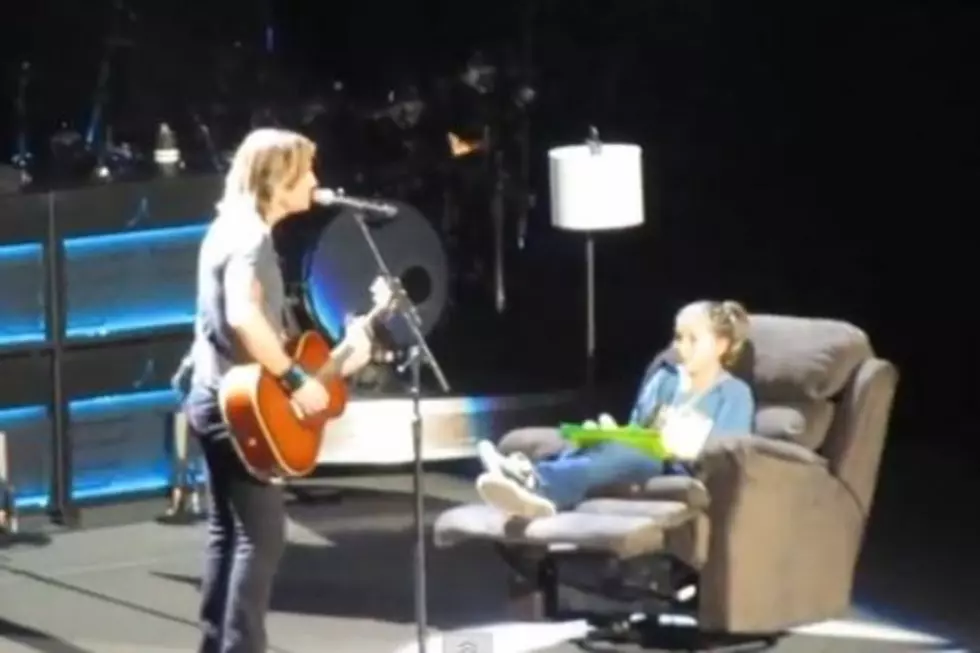 Keith Urban Serenades a Young Fan Onstage in Connecticut