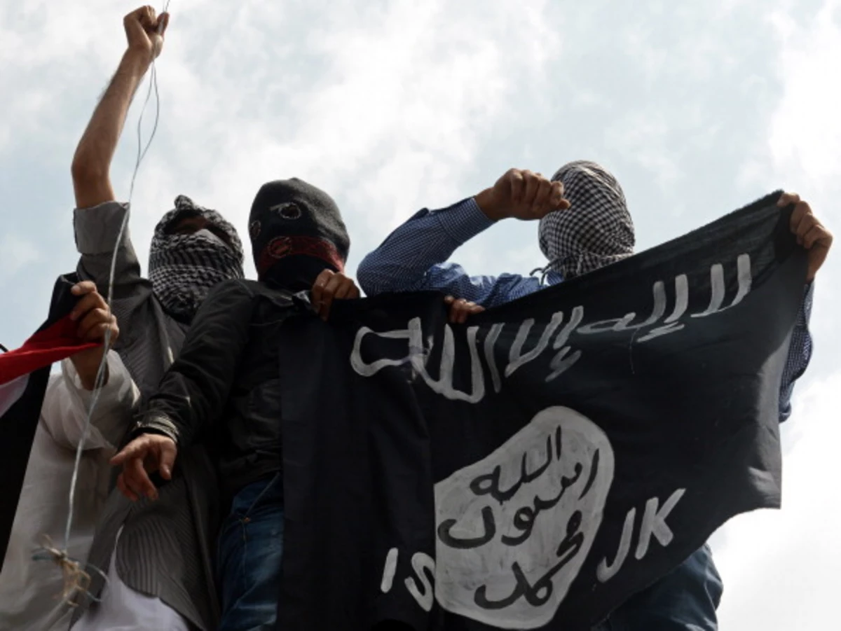 Террористическая организация даешь. Религиозный терроризм Аль Каида. Обезглавливание Аль Каида. Аль Каида флаг.