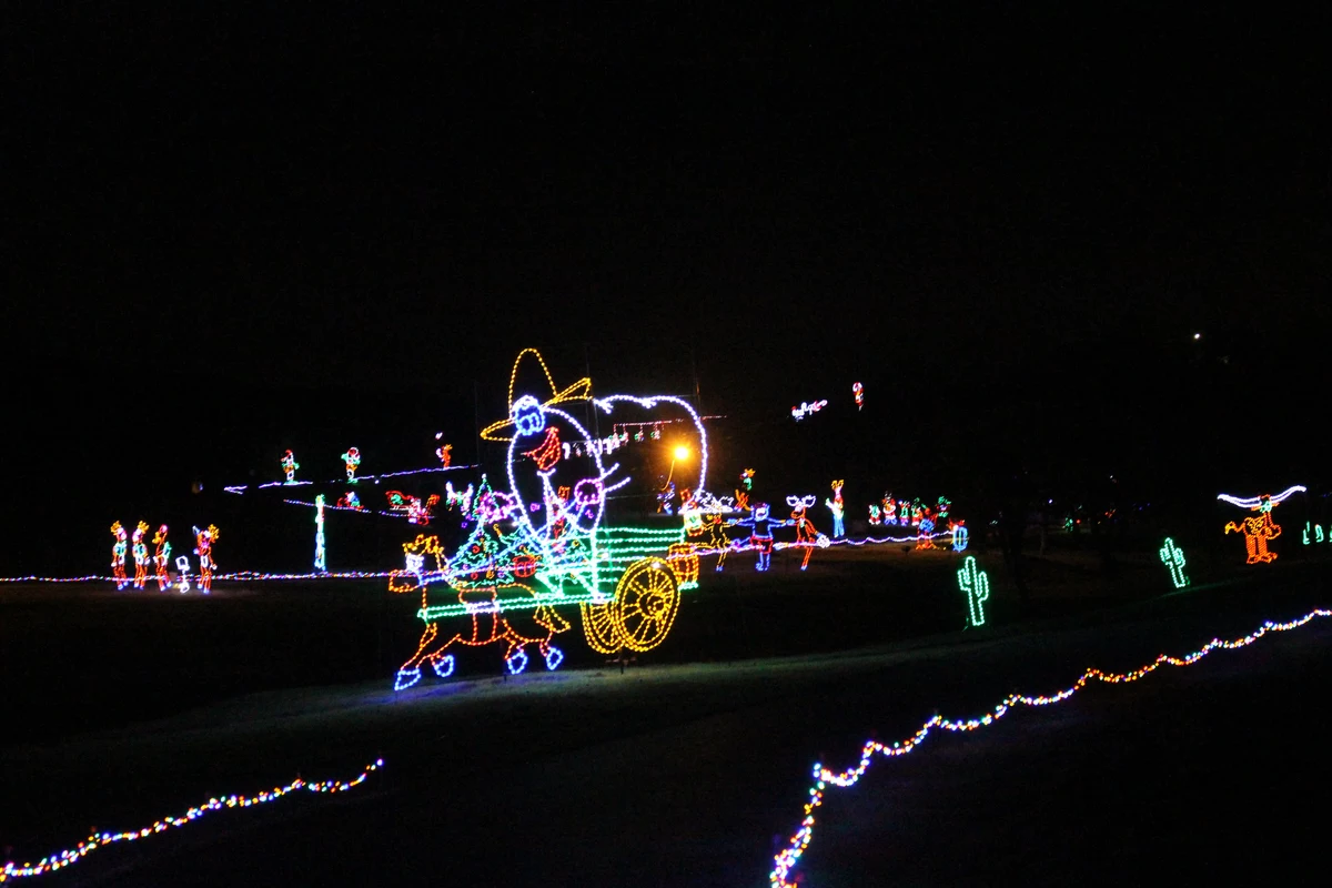 BLORA's Nature in Lights Opens, Marks Beginning of Holiday Season