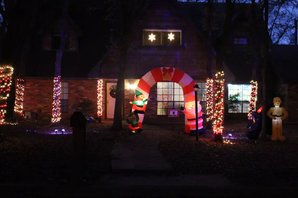 HOA Wants Texas Family To Remove Xmas Decor