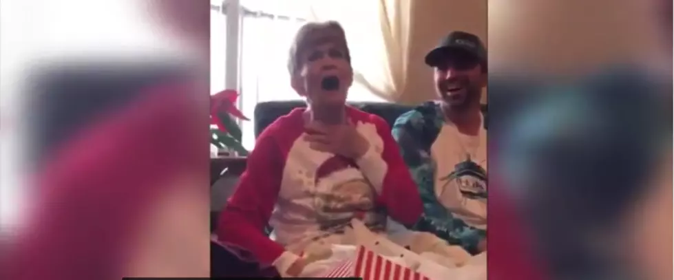 Grandma Aggie Fan’s Christmas Gift Makes Internet Smile