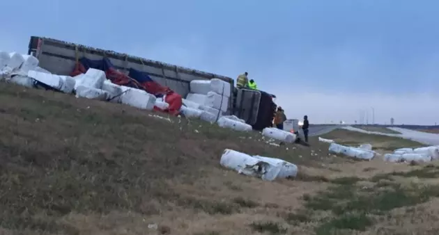 18-Wheeler Spills Cotton Bales Near 190 and FM 93