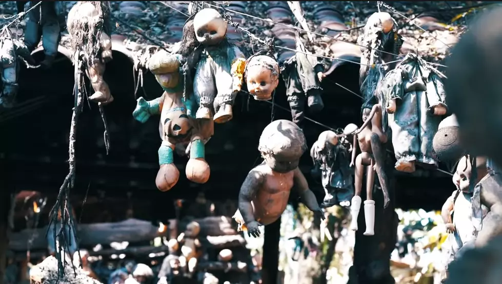 Texas Family Recreates Island of Dolls for Creepy Halloween Décor
