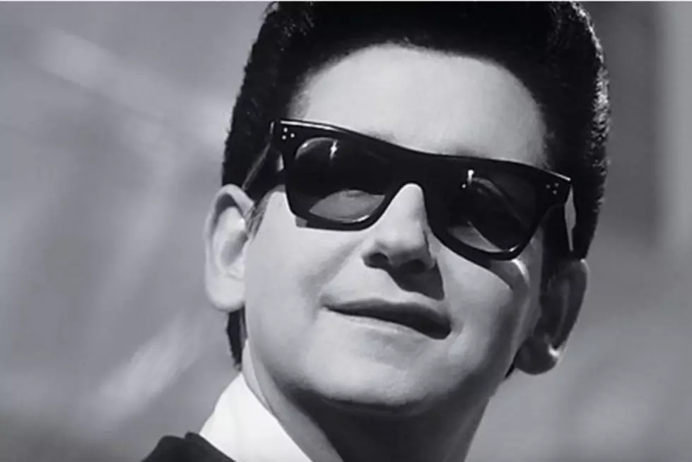 Roy Orbison Dies of a Heart Attack 27 Years Ago