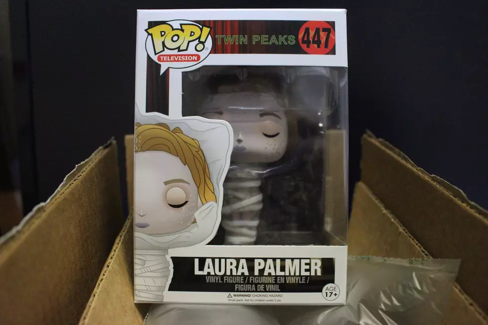 Unboxing Laura Palmer Wrapped in Plastic Funko POP! Figure From Amazon [VIDEO]