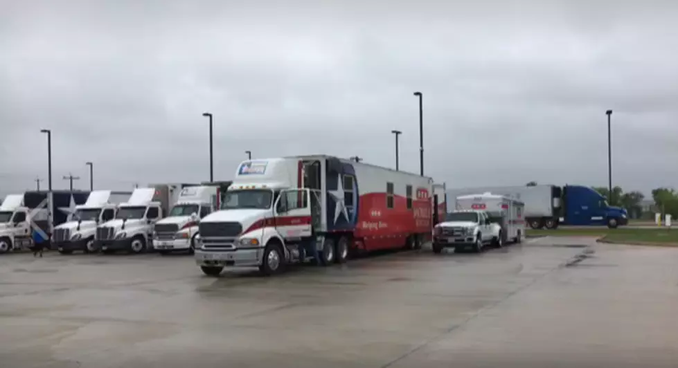 H-E-B Deploys Mobile Kitchens, Pharmacy, Volunteers to Victoria, Texas