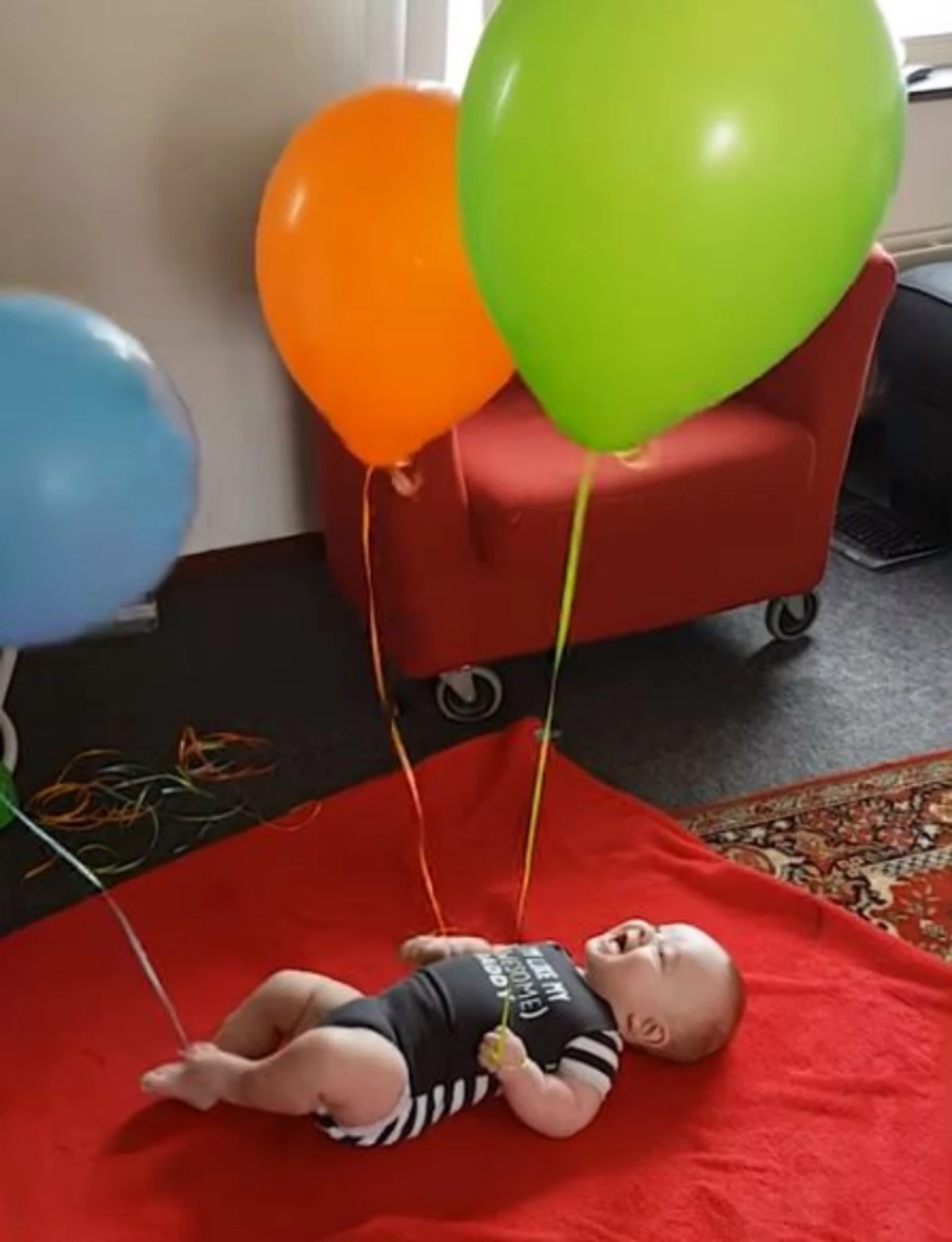 Baby Playing With Balloons Should be a Goal in Life for Everyone