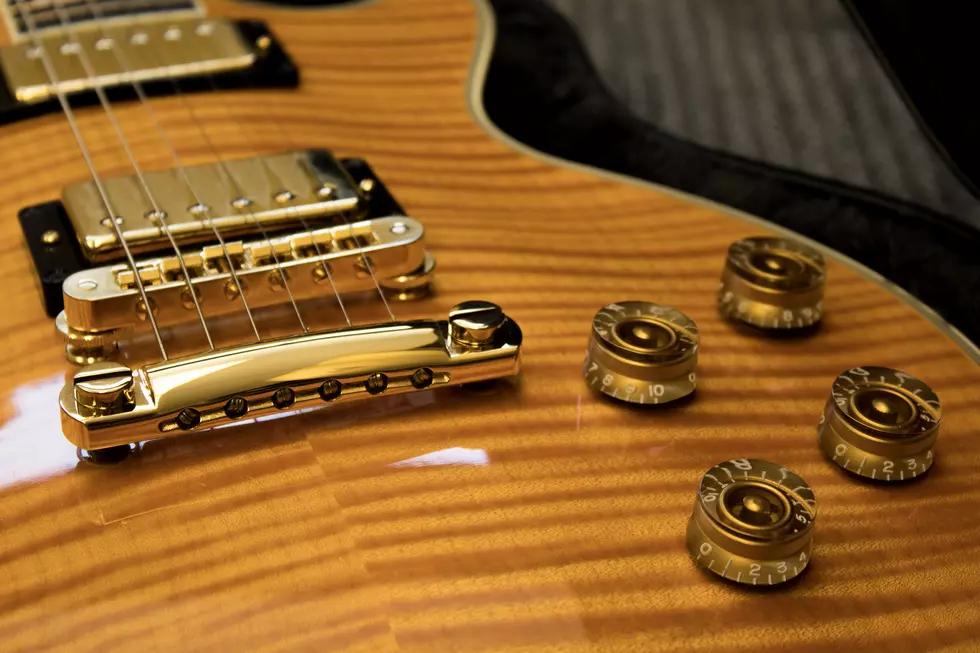 Check Out This Custom Les Paul From A Little Joe and Willie Nelson Video