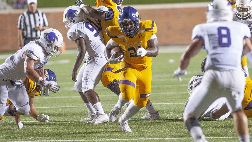 UMHB Football Routs Howard Payne