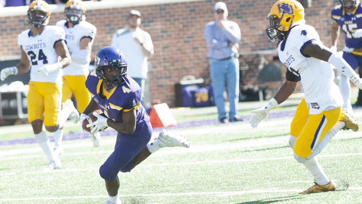 UMHB FOOTBALL TOPS HARDIN-SIMMONS IN NCAA 1st ROUND PLAYOFF GAME